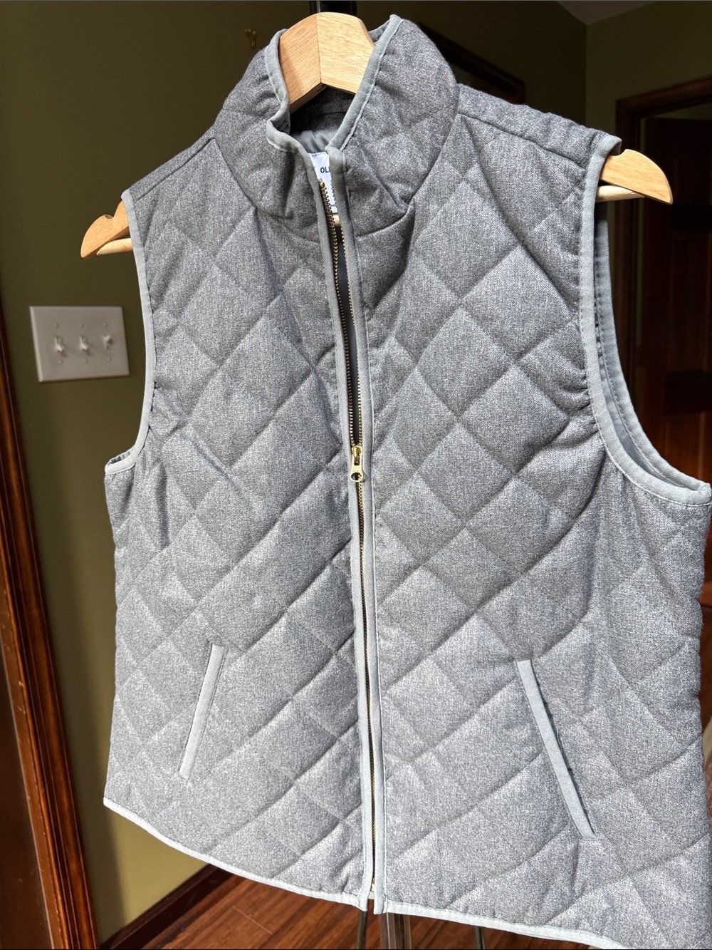 Old Navy Quilted Gray Zip-Front Vest